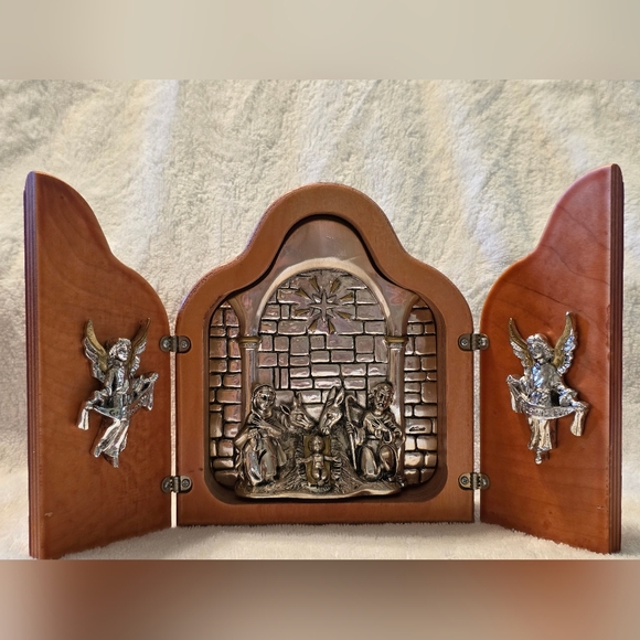 Nativity Set In Wood - Picture 8 of 15